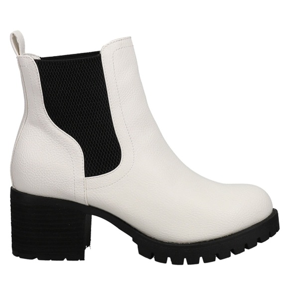 MIA Shoes - MIA Women's Jonna Round Toe Chelsea Booties, White & Black, Size 10 EUC